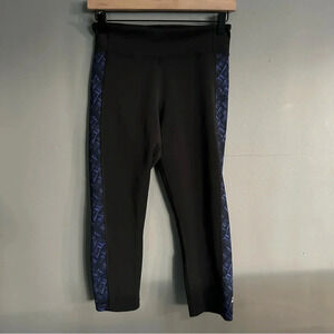 Adidas‎ Cropped Leggings black and blue. Small. EUC